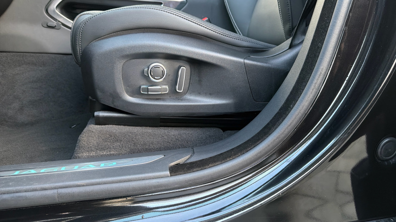 Jaguar F-Pace 2.0 D200 R-Dynamic HSE Black 5dr Auto AWD Diesel Estate